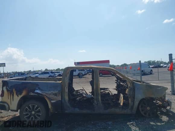 2021 Chevrolet Silverado 1500 LT with VIN 3GCUYDED9MG172722, listed as a IAAI auction lot 42284767 with Not provided miles and . Bid and sale history available at DreamBid. Image 11.