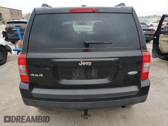 ✅ 2014 Jeep Patriot Latitude • VIN: 1C4NJRFB9ED536672 • Lot: 86606415. Listed on Copart with 194,155 mi. Free auction sales archive from the USA and detailed vehicle history report at DreamBid. Image 6.