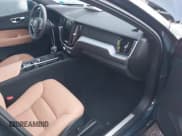 ✅ 2020 Volvo XC60 Momentum • VIN: YV4102RK2L1560862 • Лот: 43584856. Опубликован ранее на IAAI с пробегом 27 484 миль. Бесплатный доступ к архиву аукционных продаж из США и подробный отчёт об истории автомобиля на DreamBid. Изображение 5.