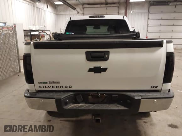 ✅ 2011 Chevrolet Silverado 1500 LTZ • VIN: 3GCPKTE30BG222565 • Lot: 43106845. Listed on IAAI with 154,158 mi. Free auction sales archive from the USA and detailed vehicle history report at DreamBid. Image 17.