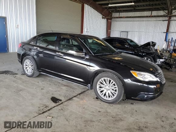 ✅ 2011 Chrysler 200 Limited • VIN: 1C3BC2FG5BN517370 • Lot: 92452355. Wystawiony na Copart z przebiegiem 36 509 mil. Bezpłatny archiwum sprzedaży aukcyjnych z USA i szczegółowy raport historii pojazdu na DreamBid. Zdjęcie 4.