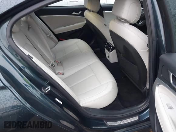 ✅ 2025 Genesis G70 2.5T • VIN: KMTG34SCXSU149520 • Lot: 43795415. Wystawiony na IAAI z przebiegiem 35 769 mil. Bezpłatny archiwum sprzedaży aukcyjnych z USA i szczegółowy raport historii pojazdu na DreamBid. Zdjęcie 8.