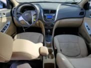 ✅ 2013 Hyundai Accent GLS • VIN: KMHCT4AE7DU552756 • Lot: 71797624. Wystawiony na Copart z przebiegiem 82 955 mil. Bezpłatny archiwum sprzedaży aukcyjnych z USA i szczegółowy raport historii pojazdu na DreamBid. Zdjęcie 8.