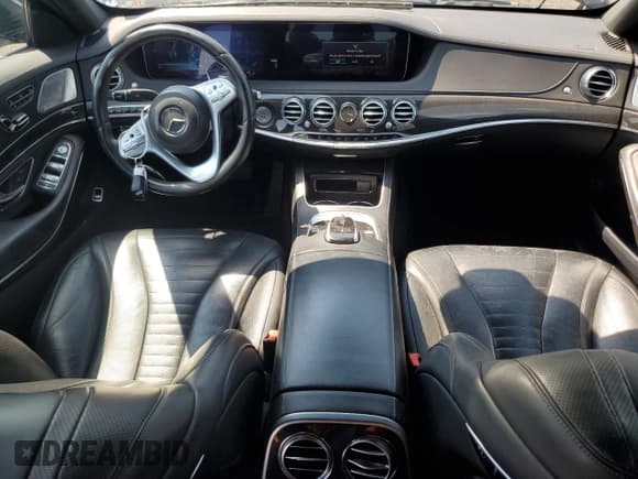 ✅ 2019 Mercedes-Benz S 560 • VIN: WDDUG8GB8KA446273 • Lot: 63649345. Wystawiony na Copart z przebiegiem 83 848 mil. Bezpłatny archiwum sprzedaży aukcyjnych z USA i szczegółowy raport historii pojazdu na DreamBid. Zdjęcie 8.