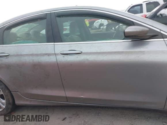 ✅ 2015 Chrysler 200 Limited • VIN: 1C3CCCAB2FN587131 • Lot: 41202550. Listed on IAAI with 105,715 mi. Free auction sales archive from the USA and detailed vehicle history report at DreamBid. Image 13.