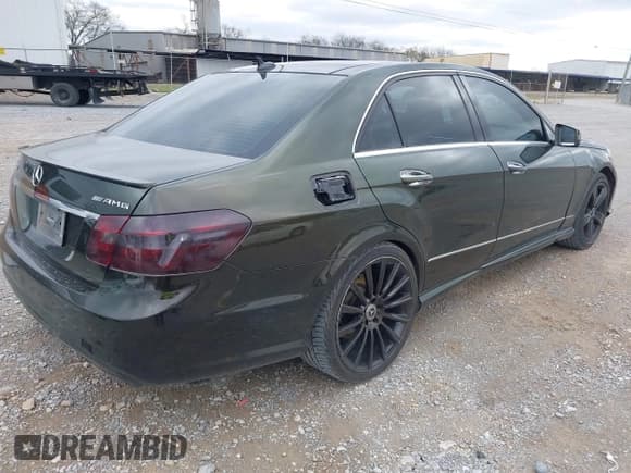 ✅ 2010 Mercedes-Benz E 550 Luxury • VIN: WDDHF9AB4AA128264 • Lot: 41842230. Listed on IAAI with 216,724 mi. Free auction sales archive from the USA and detailed vehicle history report at DreamBid. Image 4.