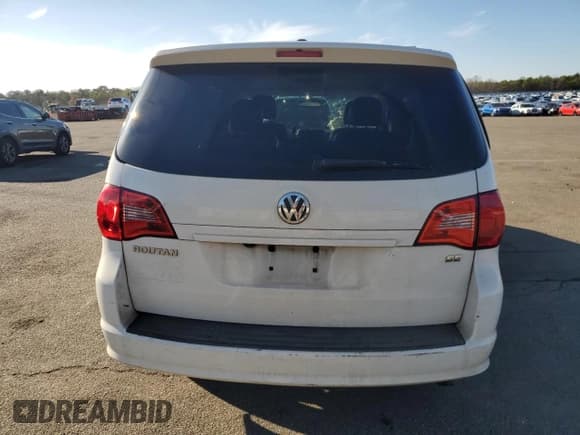 ✅ 2011 Volkswagen Routan SE • VIN: 2V4RW3DG7BR740318 • Lot: 93069845. Listed on Copart with 262,581 mi. Free auction sales archive from the USA and detailed vehicle history report at DreamBid. Image 6.
