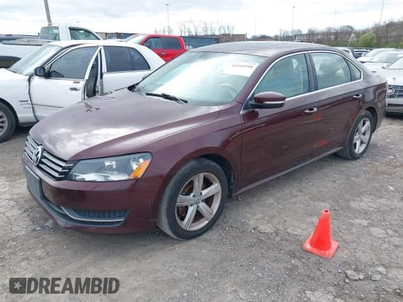 ✅ 2013 Volkswagen Passat SE • VIN: 1VWBP7A34DC089417 • Лот: 41818550. Опубликован ранее на IAAI с пробегом 131 698 миль. Бесплатный доступ к архиву аукционных продаж из США и подробный отчёт об истории автомобиля на DreamBid. Изображение 2.