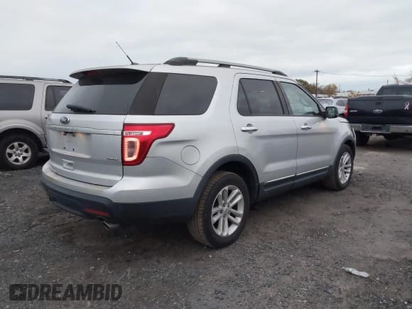 ✅ 2012 Ford Explorer XLT • VIN: 1FMHK8D86CGA11085 • Lot: 43521342. Wystawiony na IAAI z przebiegiem 198 093 mil. Bezpłatny archiwum sprzedaży aukcyjnych z USA i szczegółowy raport historii pojazdu na DreamBid. Zdjęcie 4.