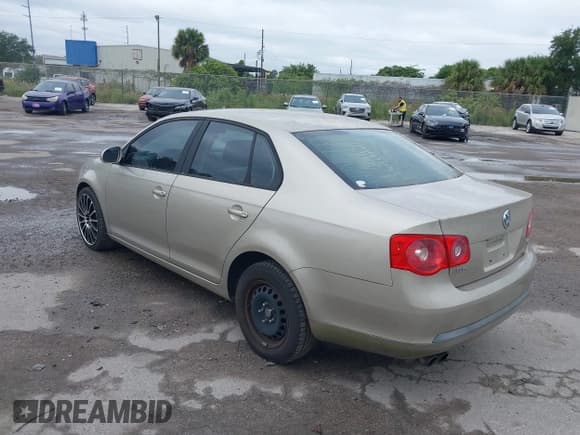 ✅ 2006 Volkswagen Jetta Value Edition • VIN: 3VWPF71K76M780670 • Lot: 43285876. Listed on IAAI with 125,202 mi. Free auction sales archive from the USA and detailed vehicle history report at DreamBid. Image 3.