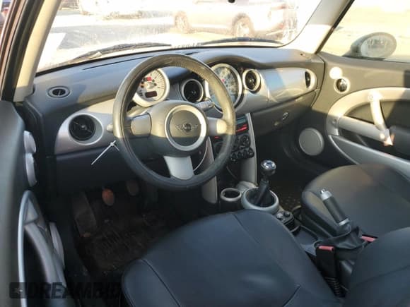 ✅ 2006 MINI Hardtop • VIN: WMWRC33536TK66138 • Lot: 81620335. Listed on Copart with 128,877 mi. Free auction sales archive from the USA and detailed vehicle history report at DreamBid. Image 8.