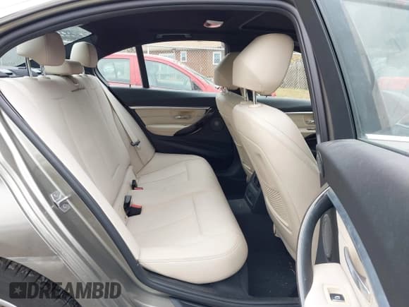 ✅ 2016 BMW 3 Series 328i • VIN: WBA8E9G51GNT82981 • Lot: 43704757. Listed on IAAI with 60,693 mi. Free auction sales archive from the USA and detailed vehicle history report at DreamBid. Image 8.