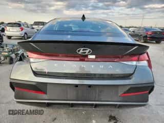 2025 Hyundai Elantra SEL Sport z VIN KMHLM4DG0SU044703, wystawiony jako Copart lot #83830975 z przebiegiem 1 534 mil mil oraz Szkoda całkowita • Salvage title. Historia ofert i sprzedaży dostępna na DreamBid. Obrazek 6.