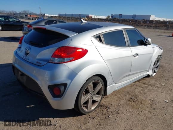 ✅ 2013 Hyundai Veloster Turbo • VIN: KMHTC6AE6DU162372 • Lot: 41481820. Wystawiony na IAAI z przebiegiem 105 650 mil. Bezpłatny archiwum sprzedaży aukcyjnych z USA i szczegółowy raport historii pojazdu na DreamBid. Zdjęcie 4.