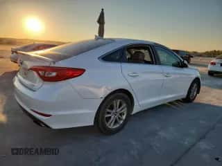 2017 Hyundai Sonata 2.4L z VIN 5NPE24AF8HH469376, wystawiony jako Copart lot #82578545 z przebiegiem 202 043 mil mil oraz Czysty tytuł • Clean title. Historia ofert i sprzedaży dostępna na DreamBid. Obrazek 3.