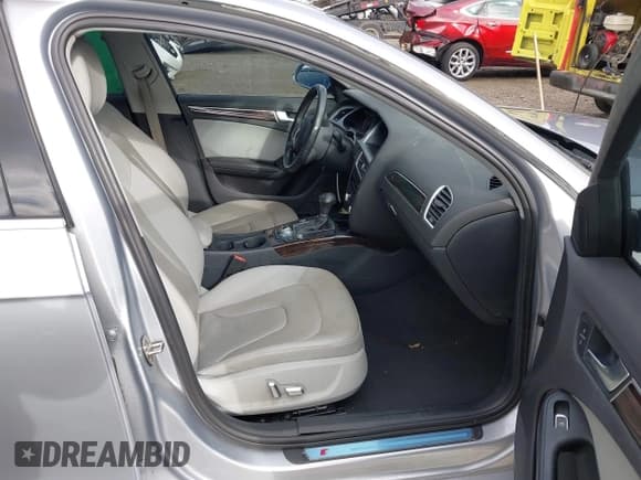 ✅ 2016 Audi A4 Premium • VIN: WAUAFAFL5GN005912 • Lot: 43564466. Wystawiony na IAAI z przebiegiem 96 569 mil. Bezpłatny archiwum sprzedaży aukcyjnych z USA i szczegółowy raport historii pojazdu na DreamBid. Zdjęcie 5.