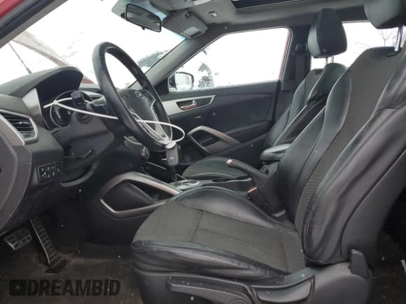 ✅ 2015 Hyundai Veloster • VIN: KMHTC6AD3FU244036 • Lot: 83230804. Wystawiony na Copart z przebiegiem 239 408 mil. Bezpłatny archiwum sprzedaży aukcyjnych z USA i szczegółowy raport historii pojazdu na DreamBid. Zdjęcie 7.