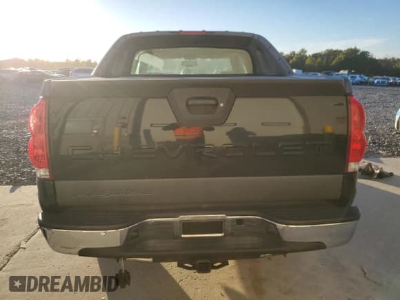 ✅ 2005 Chevrolet Avalanche LS • VIN: 3GNEC12Z65G172168 • Lot: 90460055. Listed on Copart with 190,408 mi. Free auction sales archive from the USA and detailed vehicle history report at DreamBid. Image 6.