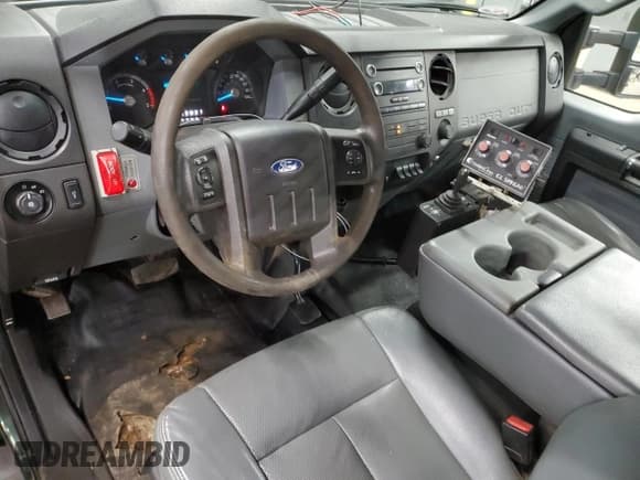 ✅ 2016 Ford F-550 XL • VIN: 1FDUF5HT5GEA30129 • Lot: 93830765. Wystawiony na Copart z przebiegiem 100 944 mil. Bezpłatny archiwum sprzedaży aukcyjnych z USA i szczegółowy raport historii pojazdu na DreamBid. Zdjęcie 8.