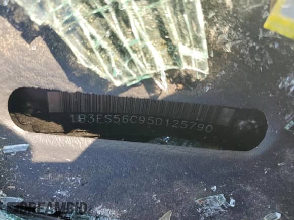 2005 Dodge Neon SXT z VIN 1B3ES56C95D125790, wystawiony jako Copart lot #64021465 z przebiegiem 123 716 mil mil oraz Szkoda całkowita • Salvage title. Historia ofert i sprzedaży dostępna na DreamBid. Obrazek 12.