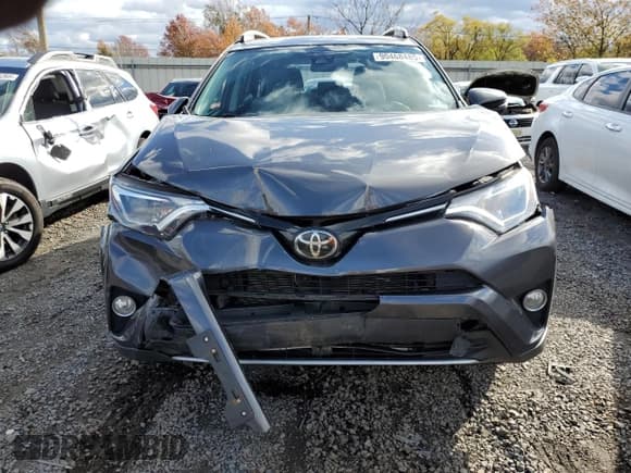 ✅ 2017 Toyota RAV4 XLE • VIN: JTMRFREV7HJ711215 • Lot: 90468485. Listed on Copart with 122,880 mi. Free auction sales archive from the USA and detailed vehicle history report at DreamBid. Image 5.