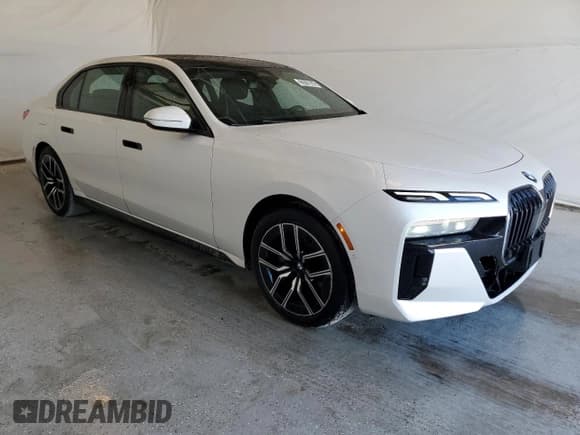 ✅ 2024 BMW 7 Series 740i xDrive • VIN: WBA33EH05RCR68996 • Lot: 73118674. Listed on Copart with 14,266 mi. Free auction sales archive from the USA and detailed vehicle history report at DreamBid. Image 4.