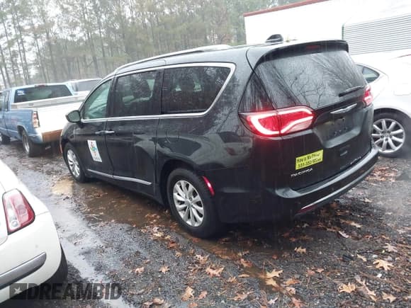 ✅ 2018 Chrysler Pacifica Touring L • VIN: 2C4RC1BGXJR260928 • Lot: 43825608. Wystawiony na IAAI z przebiegiem 147 551 mil. Bezpłatny archiwum sprzedaży aukcyjnych z USA i szczegółowy raport historii pojazdu na DreamBid. Zdjęcie 3.