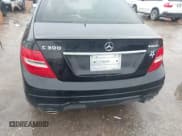 ✅ 2013 Mercedes-Benz C 300 Sport • VIN: WDDGF8AB3DG073703 • Lot: 41551296. Wystawiony na IAAI z przebiegiem 123 912 mil. Bezpłatny archiwum sprzedaży aukcyjnych z USA i szczegółowy raport historii pojazdu na DreamBid. Zdjęcie 16.