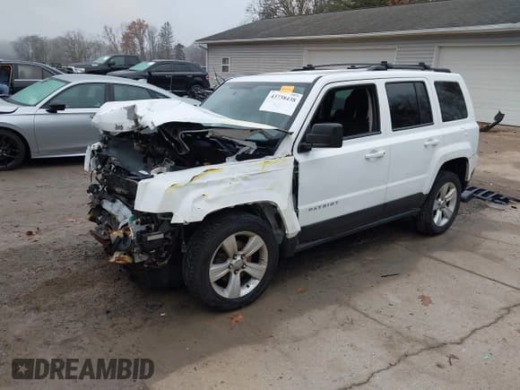 ✅ 2014 Jeep Patriot Latitude • VIN: 1C4NJPFB5ED533403 • Лот: 43738438. Опубликован ранее на IAAI с пробегом 176 057 миль. Бесплатный доступ к архиву аукционных продаж из США и подробный отчёт об истории автомобиля на DreamBid. Изображение 2.