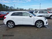 ✅ 2023 Audi Q3 S line Premium Plus • VIN: WA1EECF36P1140594 • Lot: 41283650. Wystawiony na IAAI z przebiegiem 14 793 mil. Bezpłatny archiwum sprzedaży aukcyjnych z USA i szczegółowy raport historii pojazdu na DreamBid. Zdjęcie 13.