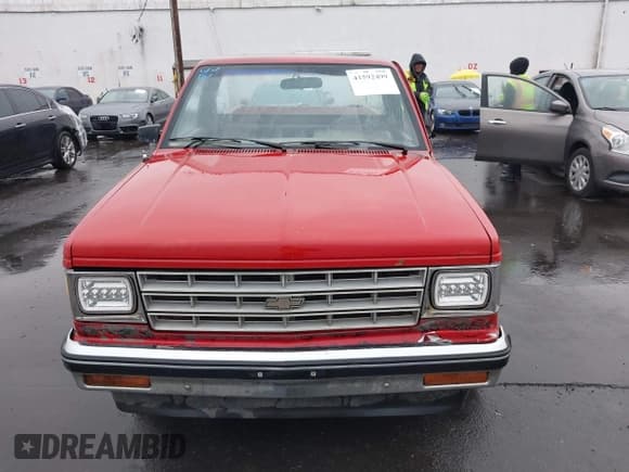 ✅ 1988 Chevrolet S-10 • VIN: 1GCBS14E0J2163624 • Лот: 41592499. Опубликован ранее на IAAI с пробегом 163 143 миль. Бесплатный доступ к архиву аукционных продаж из США и подробный отчёт об истории автомобиля на DreamBid. Изображение 12.
