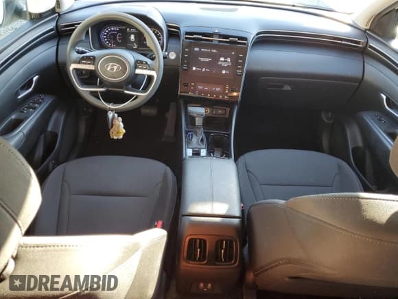 ✅ 2024 Hyundai Tucson SEL • VIN: 5NMJB3DE7RH318779 • Lot: 86654245. Wystawiony na Copart z przebiegiem 26 801 mil. Bezpłatny archiwum sprzedaży aukcyjnych z USA i szczegółowy raport historii pojazdu na DreamBid. Zdjęcie 8.