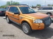 ✅ 2008 Land Rover LR2 SE • VIN: SALFS24N38H011215 • Lot: 42138985. Wystawiony na IAAI z przebiegiem 272 116 mil. Bezpłatny archiwum sprzedaży aukcyjnych z USA i szczegółowy raport historii pojazdu na DreamBid. Zdjęcie 1.