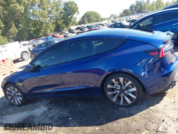 ✅ 2024 Tesla Model 3 Long Range • VIN: 5YJ3E1EBXRF731208 • Lot: 43366607. Wystawiony na IAAI z przebiegiem 28 928 mil. Bezpłatny archiwum sprzedaży aukcyjnych z USA i szczegółowy raport historii pojazdu na DreamBid. Zdjęcie 14.