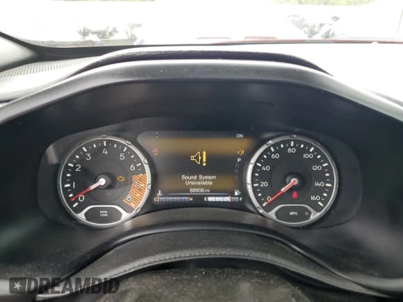 ✅ 2020 Jeep Renegade Latitude • VIN: ZACNJBB13LPM01011 • Lot: 81408025. Wystawiony na Copart z przebiegiem 69 906 mil. Bezpłatny archiwum sprzedaży aukcyjnych z USA i szczegółowy raport historii pojazdu na DreamBid. Zdjęcie 9.