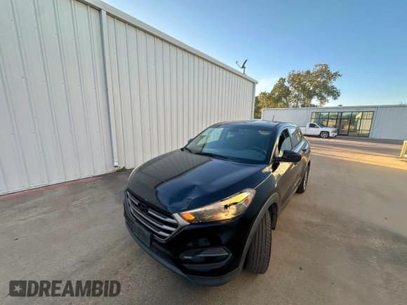 ✅ 2016 Hyundai Tucson SE • VIN: KM8J23A44GU164979 • Лот: 92734855. Опубликован ранее на Copart с пробегом 249 274 миль. Бесплатный доступ к архиву аукционных продаж из США и подробный отчёт об истории автомобиля на DreamBid. Изображение 2.