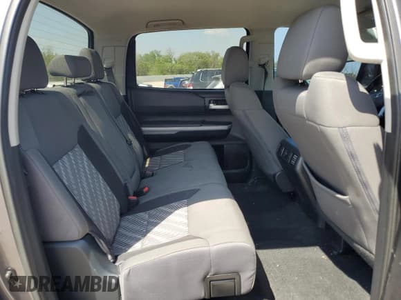 ✅ 2018 Toyota Tundra SR5 • VIN: 5TFEM5F16JX133054 • Лот: 53459035. Опубликован ранее на Copart с пробегом 74 317 миль. Бесплатный доступ к архиву аукционных продаж из США и подробный отчёт об истории автомобиля на DreamBid. Изображение 10.