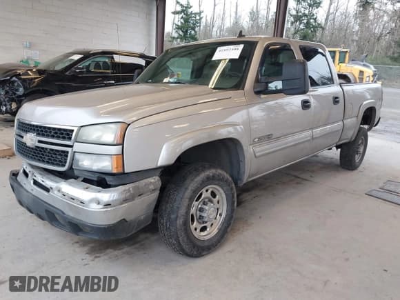 ✅ 2006 Chevrolet Silverado 2500HD LT1 • VIN: 1GCHK23U16F261716 • Lot: 41892408. Listed on IAAI with 273,228 mi. Free auction sales archive from the USA and detailed vehicle history report at DreamBid. Image 2.