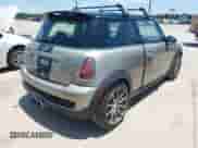 2009 MINI Hardtop S с VIN WMWMF73529TX40576, выставлен на аукционе IAAI как лот 42462085 с пробегом 77 936 миль миль и . История ставок и продаж доступна на DreamBid. Изображение 4.