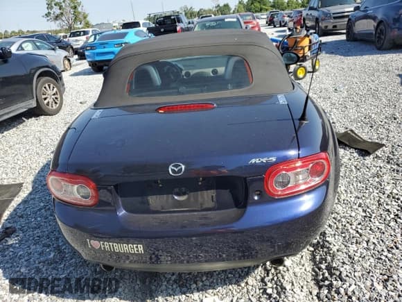 ✅ 2011 Mazda MX-5 Miata Sport • VIN: JM1NC2JF2B0213675 • Lot: 53497885. Wystawiony na Copart z przebiegiem 37 576 mil. Bezpłatny archiwum sprzedaży aukcyjnych z USA i szczegółowy raport historii pojazdu na DreamBid. Zdjęcie 6.