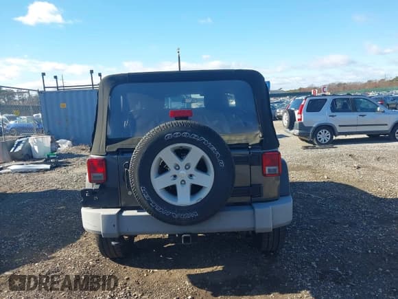 ✅ 2016 Jeep Wrangler Sport • VIN: 1C4GJWAG4GL207302 • Лот: 43619644. Опубликован ранее на IAAI с пробегом 85 899 миль. Бесплатный доступ к архиву аукционных продаж из США и подробный отчёт об истории автомобиля на DreamBid. Изображение 16.