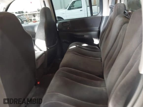 ✅ 2001 Dodge Dakota Sport • VIN: 1B7GG2AX61S202929 • Lot: 41381068. Wystawiony na IAAI z przebiegiem 107 561 mil. Bezpłatny archiwum sprzedaży aukcyjnych z USA i szczegółowy raport historii pojazdu na DreamBid. Zdjęcie 8.