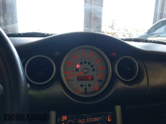 ✅ 2004 MINI Hardtop S • VIN: WMWRE33424TD87633 • Lot: 42406670. Wystawiony na IAAI z przebiegiem 111 804 mil. Bezpłatny archiwum sprzedaży aukcyjnych z USA i szczegółowy raport historii pojazdu na DreamBid. Zdjęcie 7.