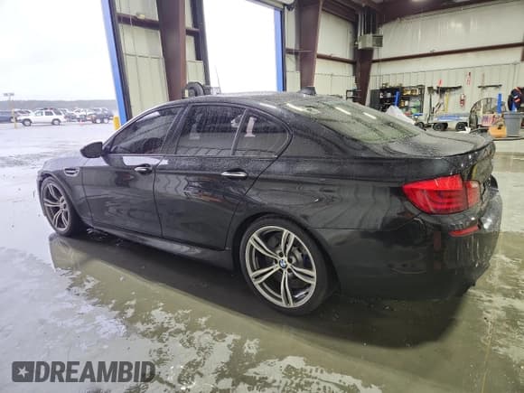 ✅ 2013 BMW M5 • VIN: WBSFV9C54DD095869 • Lot: 90039025. Wystawiony na Copart z przebiegiem 135 836 mil. Bezpłatny archiwum sprzedaży aukcyjnych z USA i szczegółowy raport historii pojazdu na DreamBid. Zdjęcie 2.
