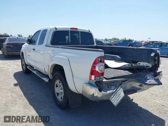 ✅ 2013 Toyota Tacoma PreRunner • VIN: 5TFTU4GN5DX040825 • Lot: 42763754. Listed on IAAI with 421,299 mi. Free auction sales archive from the USA and detailed vehicle history report at DreamBid. Image 3.