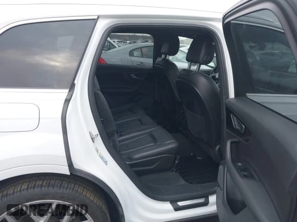 ✅ 2017 Audi Q7 Premium Plus • VIN: WA1LAAF75HD030243 • Lot: 43804393. Listed on IAAI with 92,008 mi. Free auction sales archive from the USA and detailed vehicle history report at DreamBid. Image 8.