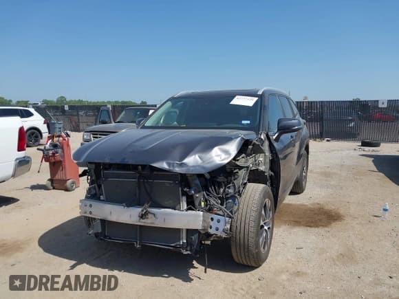✅ 2023 Toyota Highlander L • VIN: 5TDKDRBH7PS008219 • Lot: 42777120. Wystawiony na IAAI z przebiegiem 18 780 mil. Bezpłatny archiwum sprzedaży aukcyjnych z USA i szczegółowy raport historii pojazdu na DreamBid. Zdjęcie 17.