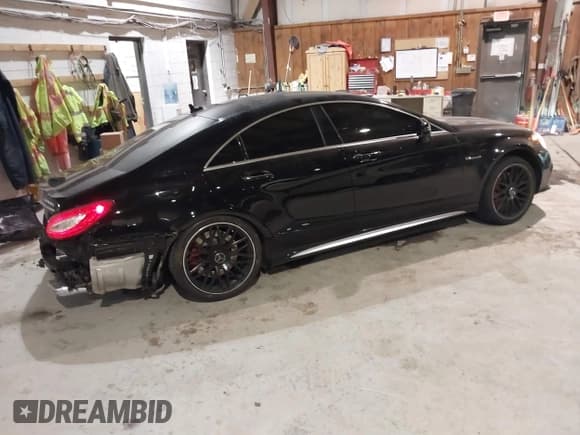 ✅ 2016 Mercedes-Benz CLS AMG CLS 63 S-Model • VIN: WDDLJ7GB5GA171198 • Лот: 41350797. Опубликован ранее на IAAI с пробегом 87 002 миль. Бесплатный доступ к архиву аукционных продаж из США и подробный отчёт об истории автомобиля на DreamBid. Изображение 4.