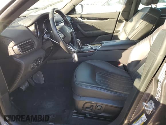 ✅ 2020 Maserati Levante • VIN: ZN661XUA0LX354467 • Lot: 73329672. Wystawiony na Copart z przebiegiem 23 406 mil. Bezpłatny archiwum sprzedaży aukcyjnych z USA i szczegółowy raport historii pojazdu na DreamBid. Zdjęcie 7.