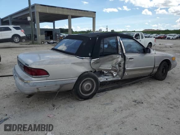 ✅ 1992 Mercury Grand Marquis GS • VIN: 2MELM74WXNX754605 • Lot: 72594934. Wystawiony na Copart z przebiegiem 50 391 mil. Bezpłatny archiwum sprzedaży aukcyjnych z USA i szczegółowy raport historii pojazdu na DreamBid. Zdjęcie 3.